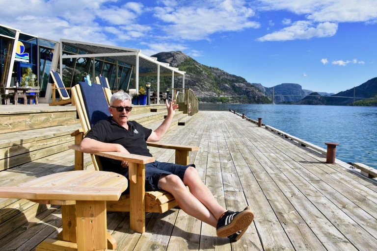 Excursão de minibus ao Lysefjord e safari de lancha opcionalPasseio de minibus pelo Lysefjord