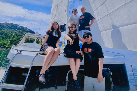 Da Nang: Discover Son Tra Bay on Luxury Sailing Catamaran 2-Hour Luxury Catamaran Scenic Cruise with Drink & Transfer