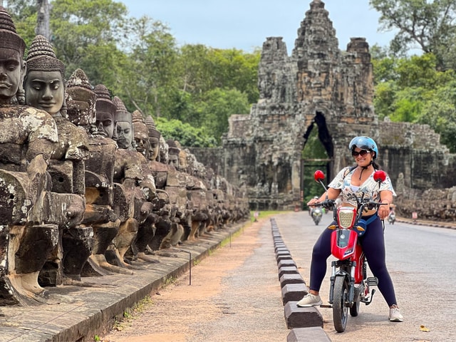 Siem Reap: Angkor Wat Sunrise E-bike Small Group Tour