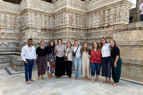 Udaipur: Old City Walking Tour with Local Guide
