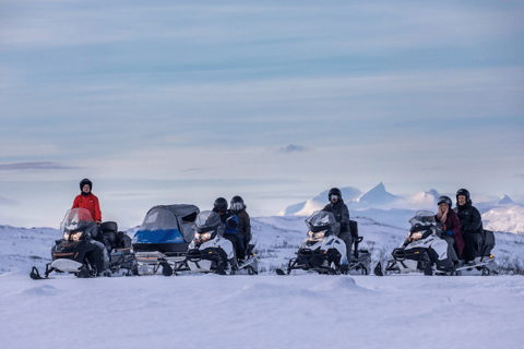 Abisko: Gran recorrido en motonieve por el interior del país con vistas al lago AbiskojaureAbisko Excursión en moto de nieve por el Gran Outback con el lago Abiskojaure