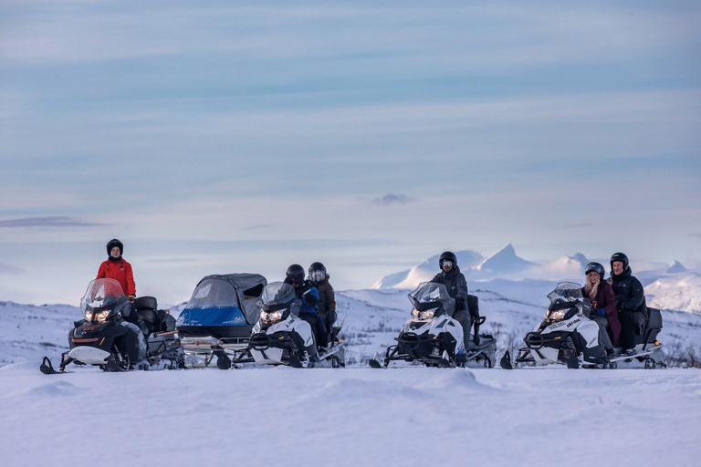 Abisko: Tolle Outback-Schneemobiltour mit dem See AbiskojaureAbisko: Great Outback Snowmobile Tour mit Lake Abiskojaure