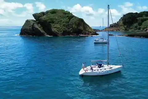 Excursão de 1 dia à vela em Ponta Delgada com bebidas e lanches