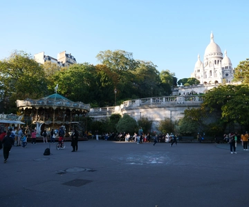 Paris: Montmartre Must-See Walking Tour with a Local Guide