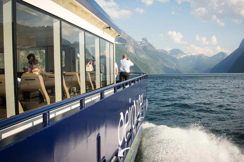 Från Ålesund: Båtkryssning tur och retur till Geirangerfjord