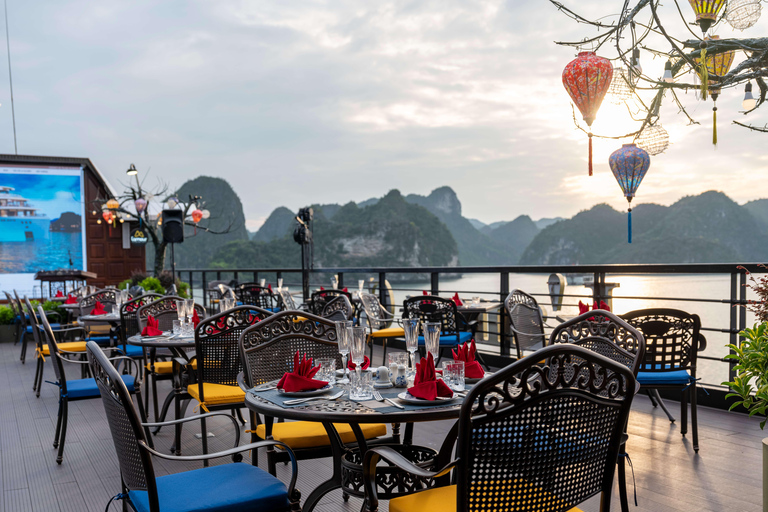 هانوي: 3 أيام في خليج ها لونج ولان ها 5 نجوم، رحلة بحرية على متن L&#039;amour Cruise، وعرض شعبي3 أيام وليلتان - بدو