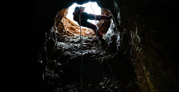 TOUR THE UNDERGROUND OHNE ERFAHRUNG Abseilen Tour TOUR THE UNDERGROUND OHNE ERFAHRUNG Abseilen Tour