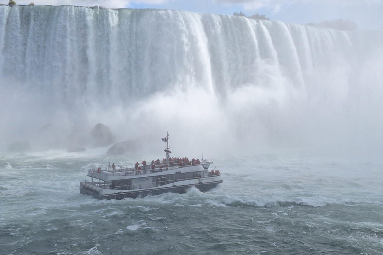 Niagara Falls: Skylon Tower, Trail, and Boat Tour (Seasonal) Summit and Spray Niagara