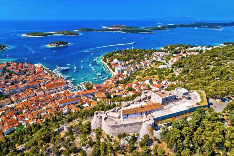 Split: Blaue Lagune, Hvar & 5 Inseln Kleingruppe mit Mittagessen
