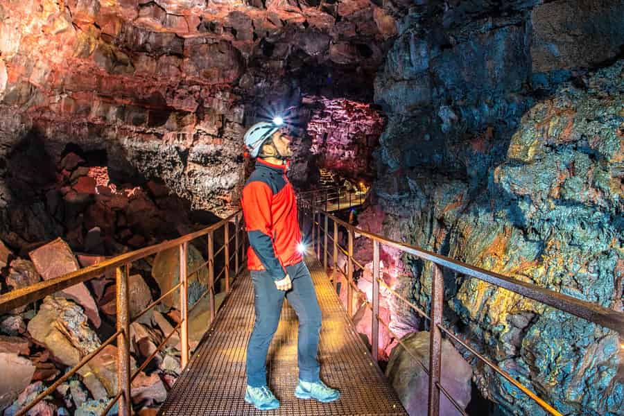 Von Reykjavik aus: Raufarhólshellir-Lavatunnel-Tour. Foto: GetYourGuide
