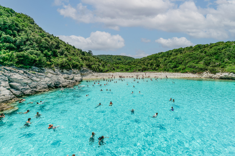 Vanaf Korfoe: boottocht Antipaxos en blauwe Paxos-grottenOphaalservice vanaf Korfoe (eiland) en de haven van Korfoe