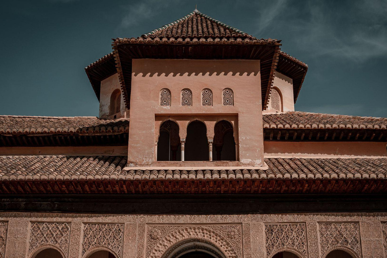 Best of Granada: Private Walking Tour with a Local Private City Tour - 6Hr