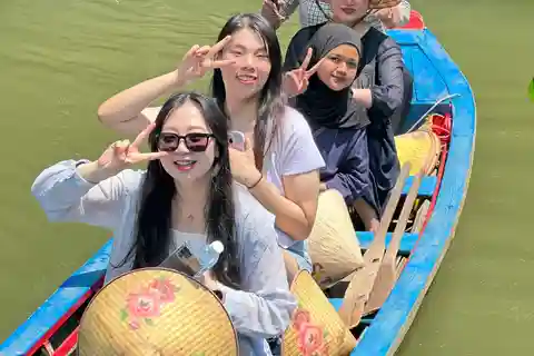 Ho Chi Minh City : Mekong Delta Tour & Cu Chi Tunnels 1 day.