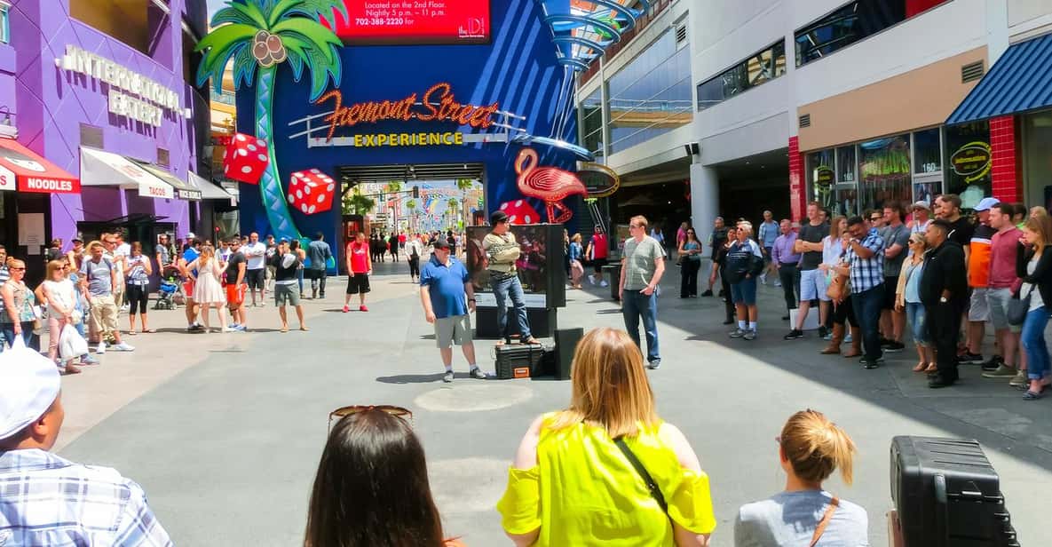 ラスベガス フリーモント ストリート ウォーキング ツアー GetYourGuide