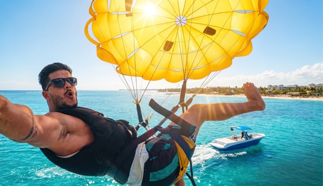 Punta Cana Parasailing Adventure: Panoramic Flight over the Caribbean