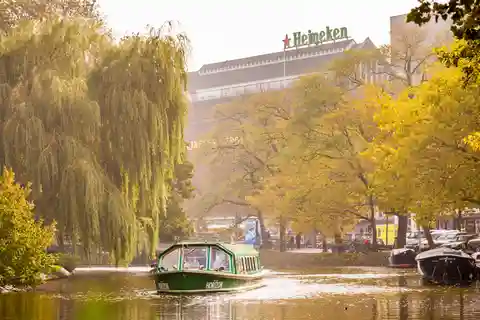 Amesterdão: Cruzeiro no Canal com a marca Heineken, incluindo 1 bebida e snacks