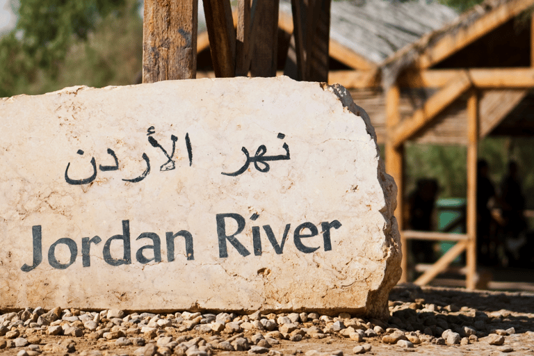 Excursión de un día de Aqaba a las Aguas Termales de Ma'in, Río Jordán (Lugar del Bautismo)De Aqaba a las termas de Ma'in, el río Jordán y el lugar del bautismo D