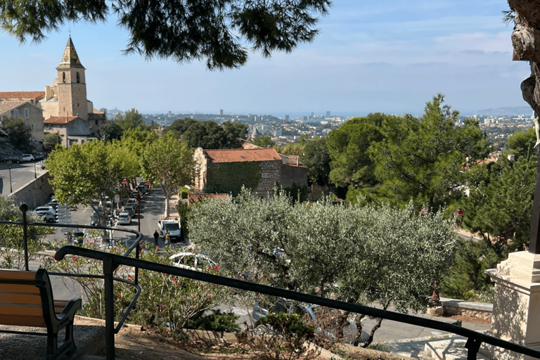 Marseille - Allauch: zwischen Tradition, Geschichte und NaturMarseille - Allauch: Öffentlich