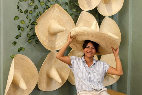 San Salvador Walking Tour:History & Local Food Experience