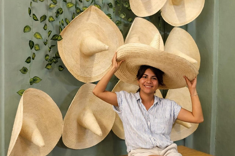 San Salvador Walking Tour:History & Local Food Experience