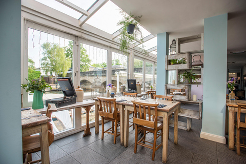 Oxford : Thé de l'après-midi de luxe avec vue sur la rivièreHigh Tea britannique traditionnel de l'après-midi au bord de la rivière