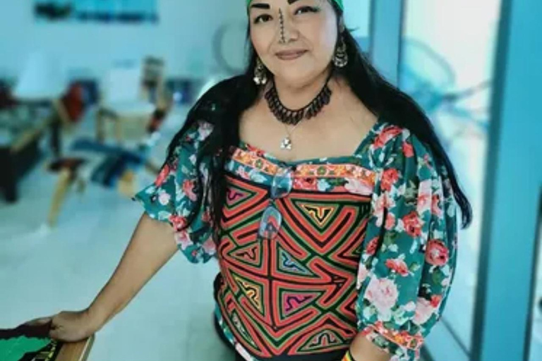 Panama City: Guna Mola Workshop with Indigenous Instructor