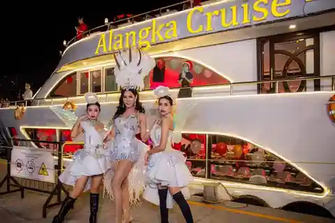 Bangkok: Luxury Buffet Night Cruise on the Chao Phraya River
