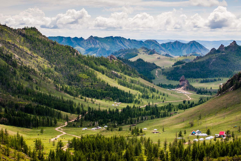 成吉思汗雕像和特日勒吉国家公园全日游成吉思汗雕像和特日勒吉国家公园私人一日游