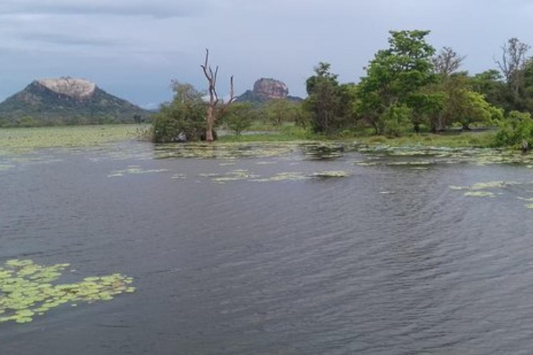 From Kandy: Sigiriya, Pidurangala Sunset & Lake Tour
