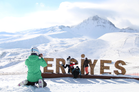 Kappadokien: Berg Erciyes Skifahren und Snowboarden TourTransfer, Mittagessen und gesamte Ausrüstung