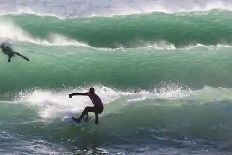 Cornwall: Beginner or Improver Surf Lesson with Gear
