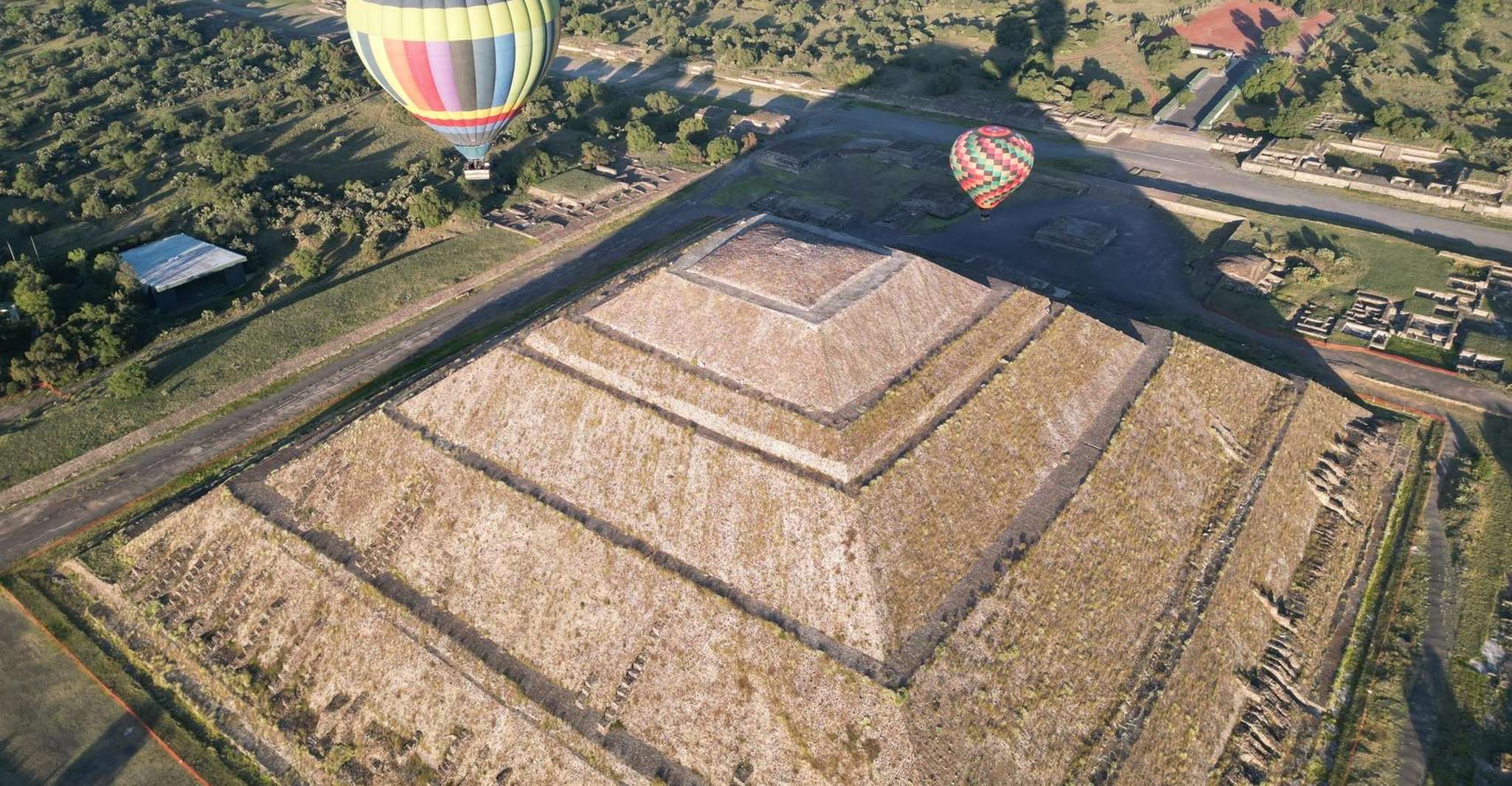 CDMX, Teotihuacán Hot Air Balloon Flight with Cave Breakfast ...