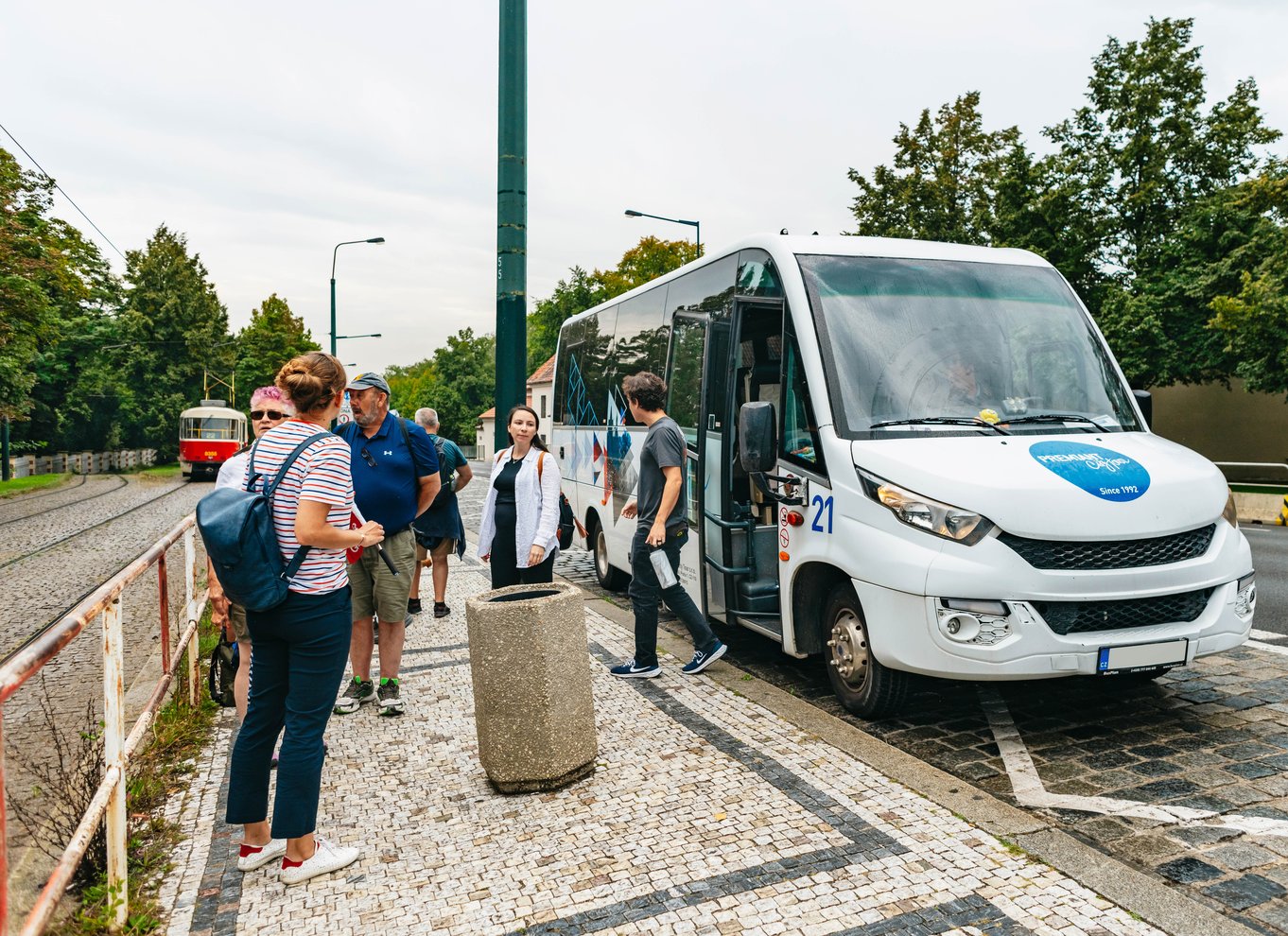 Prag: Byens højdepunkter med bus, båd og til fods