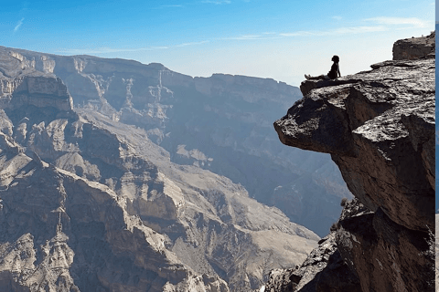 From Muscat: Jebel Shams Grand Canyon 4x4 Adventure Hotel Pickup from Muscat
