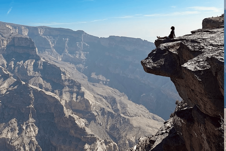 From Muscat: Jebel Shams Grand Canyon 4x4 Adventure Hotel Pickup from Muscat