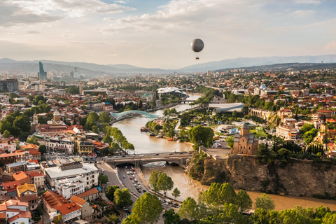 Tiflis: Lo mejor del casco antiguo con 5 degustaciones y viaje en teleféricoTour privado