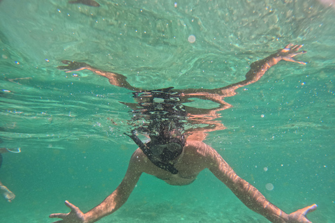 Muscat: Daymaniyat Islands Boat & Snorkel Trip