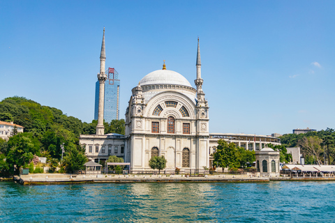 Istanbul: Bosporen Yacht Cruise med stopp på den asiatiska sidanYachtkryssning med stopp på den asiatiska sidan - Mötesplats