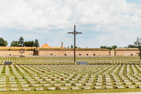 Desde Praga: tour guiado campo de concentración de Terezin