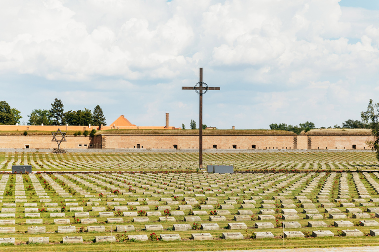 Ab Prag: Führung in der KZ-Gedenkstätte Theresienstadt