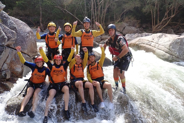 Cairns: Tour d&#039;avventura Crystals &amp; Behana - Canyoning a CairnsEsperienza nella foresta pluviale delle cascate di Cairns Giornata intera avanzata