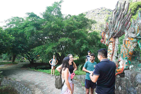 Från Hanoi: Hoa Lu &amp; Tam Coc med buffélunch &amp; cyklingFrån Hanoi: Hoa Lu och Tam Coc med lunchbuffé och cykling