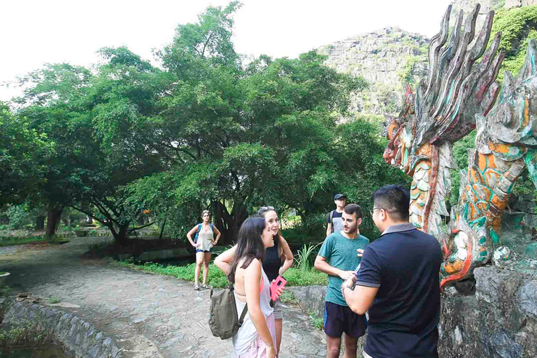 Från Hanoi: Hoa Lu &amp; Tam Coc med buffélunch &amp; cyklingFrån Hanoi: Hoa Lu och Tam Coc med lunchbuffé och cykling