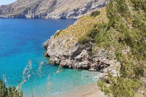 Sorrento: Visita a la Bahía Natural de Ieranto con guía de senderismo