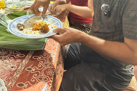 Colombo: Sri Lankan Street Food Lovers Evening Tour by Local