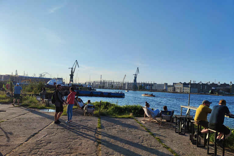 Gdańsk: Wrzeszcz and Shipyard District Private Bike Tour Golden Hour Ride – Gdańsk on evening mood Photo Stops