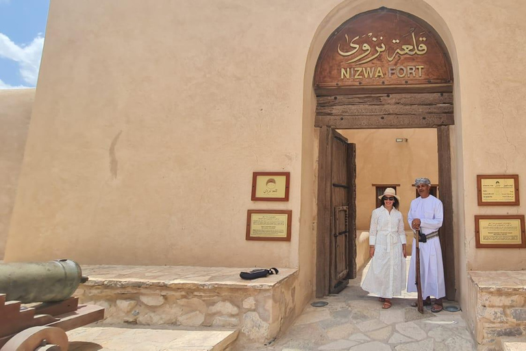 Muscat: Nizwa & Birkat Al Mouz Private Full Day Tour