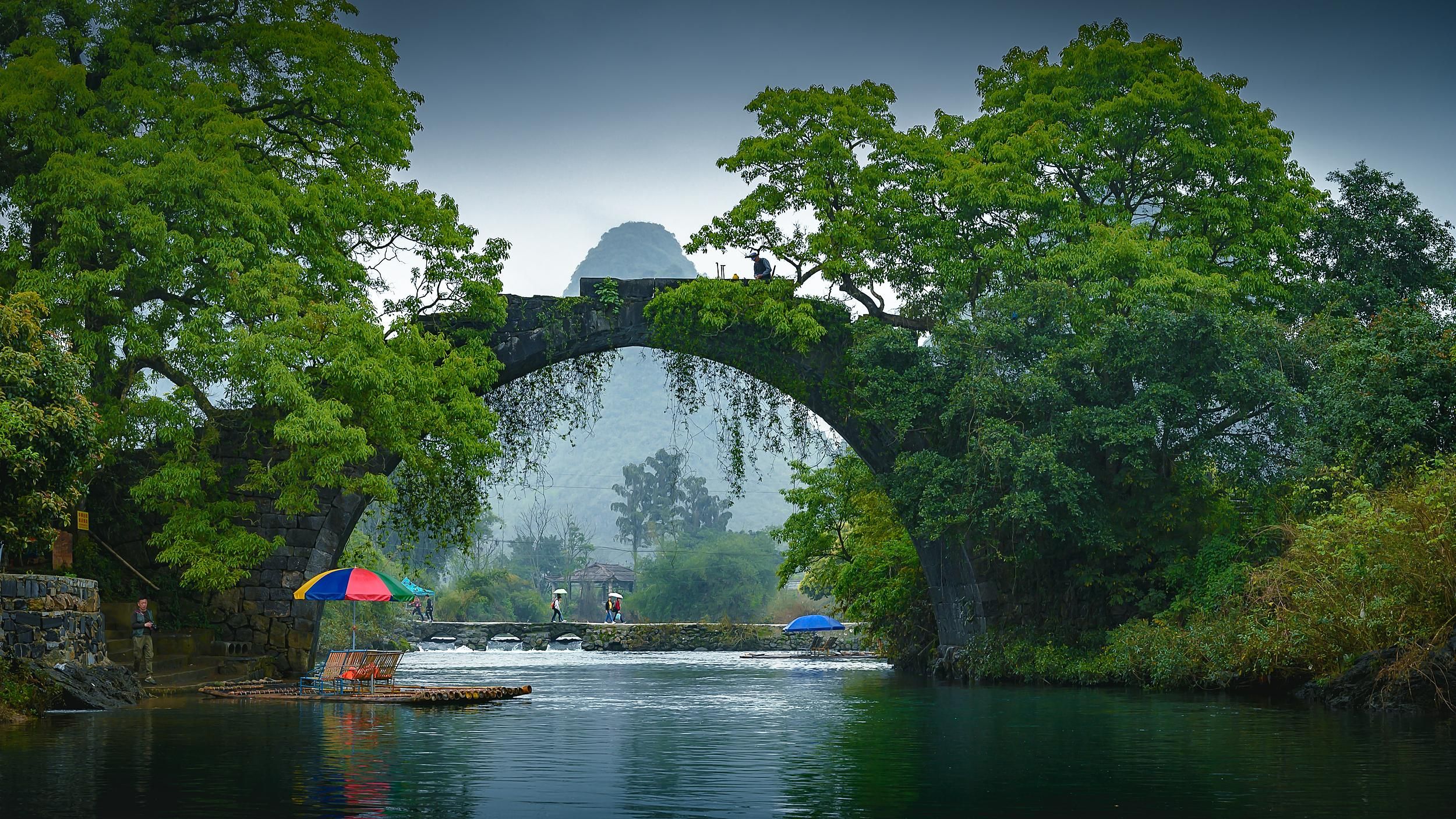 Yangshuo: Yulong River Rafting, Radfahren & Ruyi Peak Tagestour