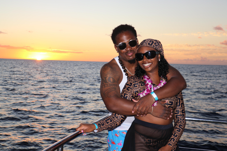 Luxury Sunset Cruise, Snorkeling, Dolphin Watch, & Buffet Oahu: Private Sunset Snorkel & Dolphin Watch with Dinner