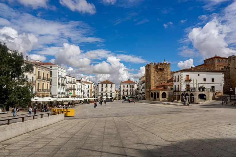 Cáceres Monumental Tour: Your First Introduction to Cáceres Monuments of Cáceres Tour: Your First Glimpse of Cáceres in English